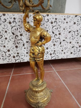 Pareja Candelabros Antiguos Bronce Figuras