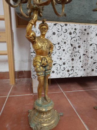 Pareja Candelabros Antiguos Bronce Figuras