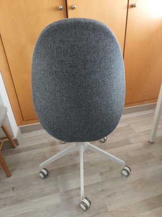 Silla de oficina Ikea HATTEFJÄLL gris y blanca