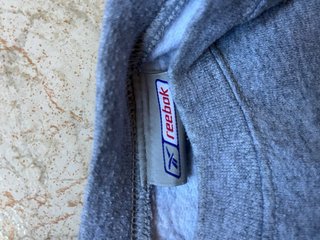 Sudadera Reebok Gris Logo Naranja