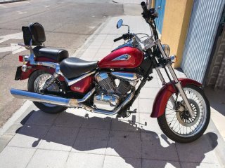 Suzuki Intruder LC 250 - Moto Cruiser Roja