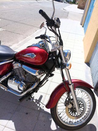 Suzuki Intruder LC 250 - Moto Cruiser Roja