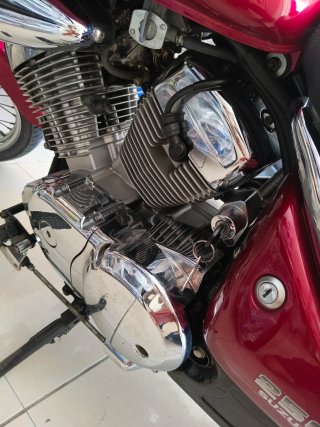Suzuki Intruder LC 250 - Moto Cruiser Roja