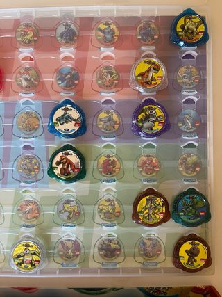 Lote Invizimals KRAKS: Archivador + 38 Tazos