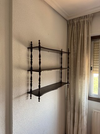 Se regala Estantería de madera oscura