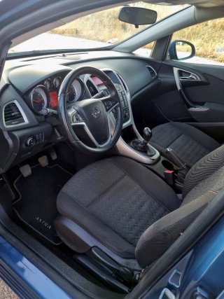 Opel Astra 2013 único dueño