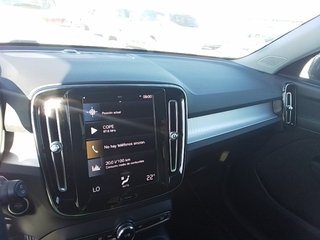 Volvo XC40 T3 Momentum Pro 120 kW (163 CV)