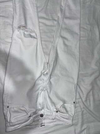 Pantalón tejano blanco con rotos