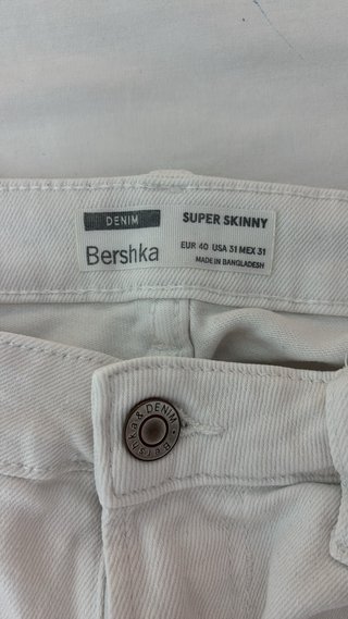 Pantalón tejano blanco con rotos