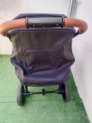 Carrito de bebé negro