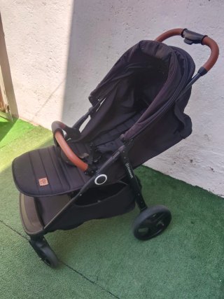Carrito de bebé negro