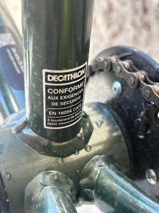 Bmx verde con ruedas amarillas