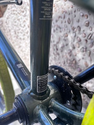 Bmx verde con ruedas amarillas