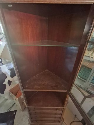 Rinconera de madera antigua