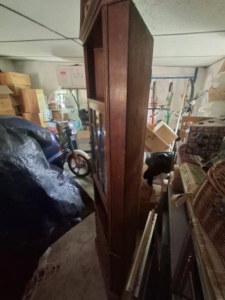 Rinconera de madera antigua