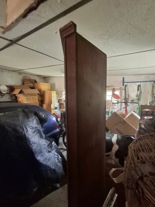 Rinconera de madera antigua