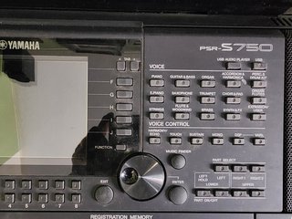Teclado YAMAHA PSR-S750