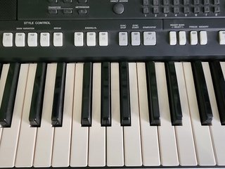 Teclado YAMAHA PSR-S750