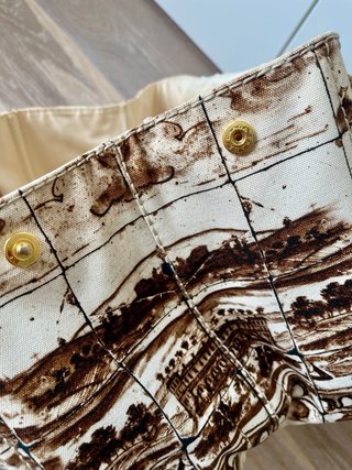 Borsa Prada Canapa in tela beige e marrone con stampa di paesaggio di campagna