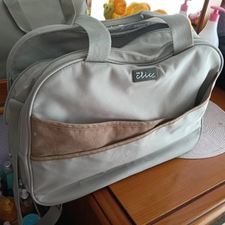 Bolso de bebé gris marca Baby clic