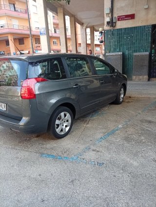 Peugeot 5008 2012
