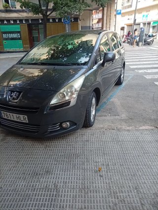 Peugeot 5008 2012