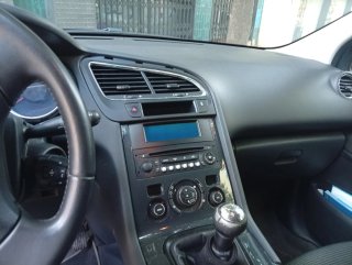 Peugeot 5008 2012