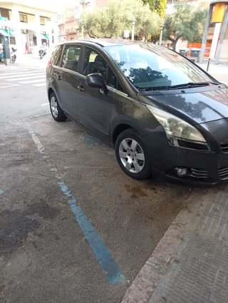 Peugeot 5008 2012