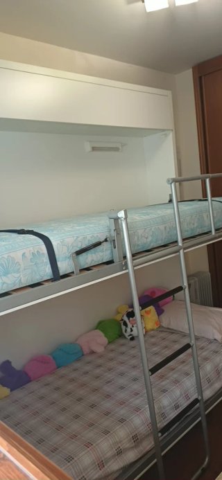 Litera abatible con mesa y colchones incluidos