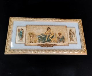 Bonito cuadro decorativo en relieve estilo clásico