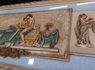 Bonito cuadro decorativo en relieve estilo clásico