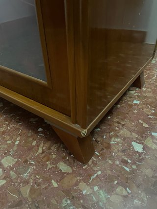 Mueble buron de madera con cristal