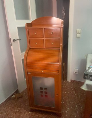 Mueble buron de madera con cristal