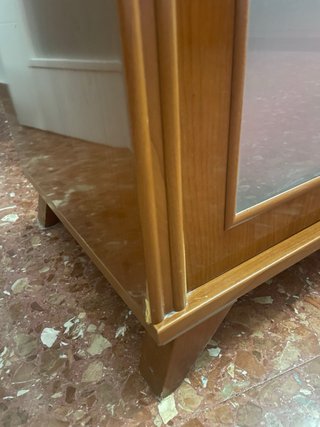 Mueble buron de madera con cristal