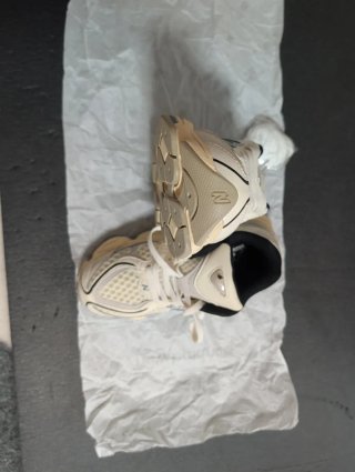 Zapatillas New Balance 9060 Beige