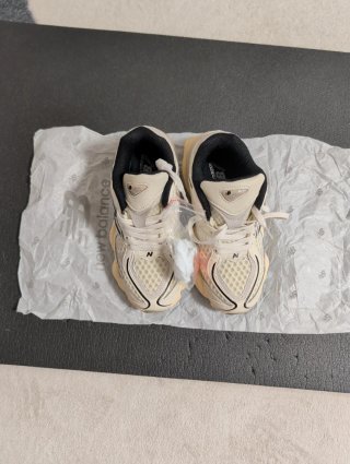 Zapatillas New Balance 9060 Beige
