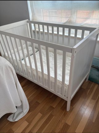 Cuna bebé blanca