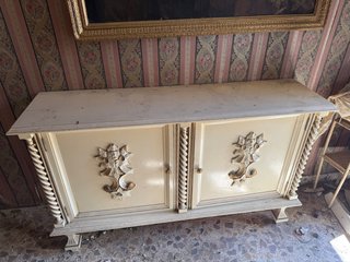 Mueble aparador de madera beige