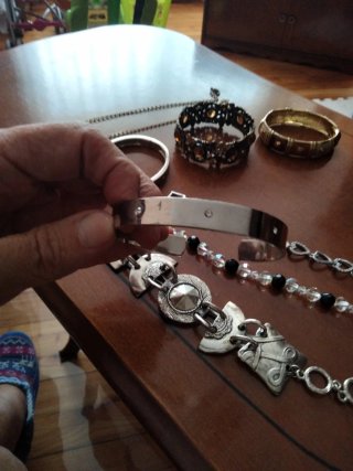 Lote de pulseras variadas