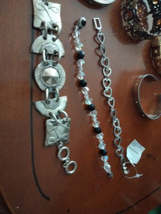 Lote de pulseras variadas