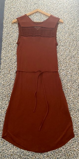 Vestido color teja con encaje