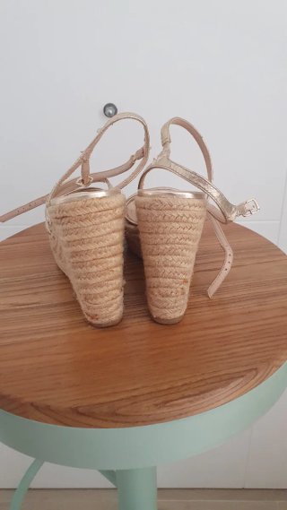 Sandalias esparto doradas 10cm