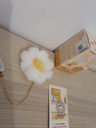 Imán Labubu Toasty Snow Baby Fluffy & Cozy Popmart