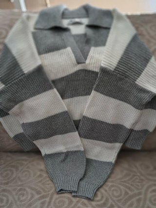 Jersey Hollister Rayas Gris Blanco Talla S