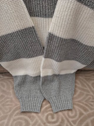 Jersey Hollister Rayas Gris Blanco Talla S