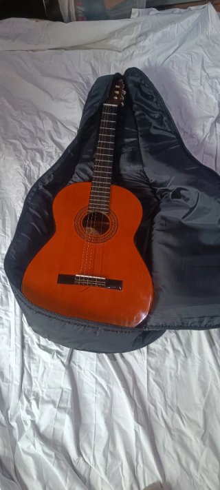 Guitarra Admira,funda, accesorios,prec.negociable