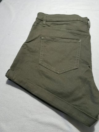 Pantalón corto H&M verde militar