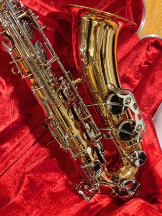 Saxofón Tenor King 662