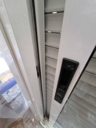 Ventana aluminio con persiana