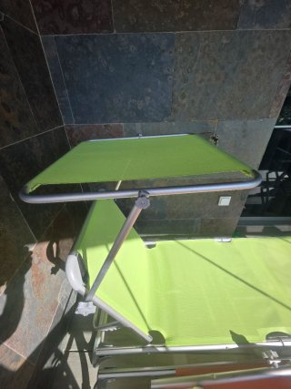 Tumbonas plegables naranja y verde